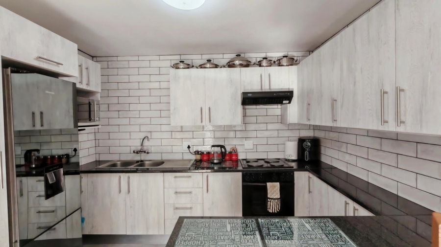 2 Bedroom Property for Sale in Hartenbos Central Western Cape